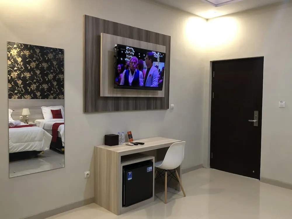 RedDoorz Plus near Solo Paragon Mall