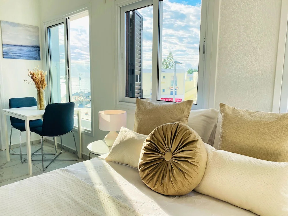 Phaedrus Living : Luxury Flat Lighthouse 75