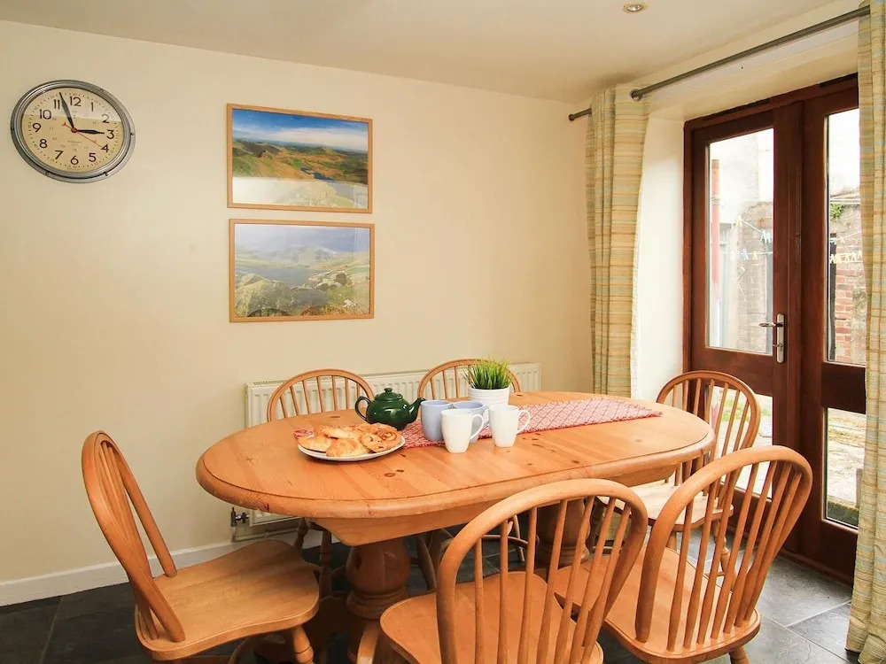 2 Gwydir Cottages