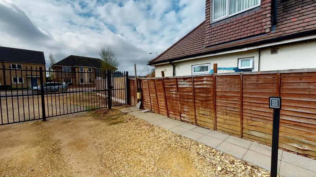 Private Spacious 2 Bedroom, 2 Bathroom & 2 Parking by Srk Accommodation