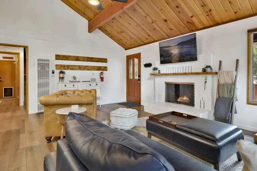 2165-the Lost Compass 3 Bedroom Home by RedAwning