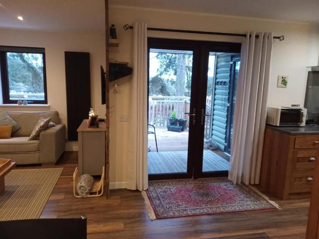 2 Bed Cottage Sleeps 4 -Private Garden -Pets Okay