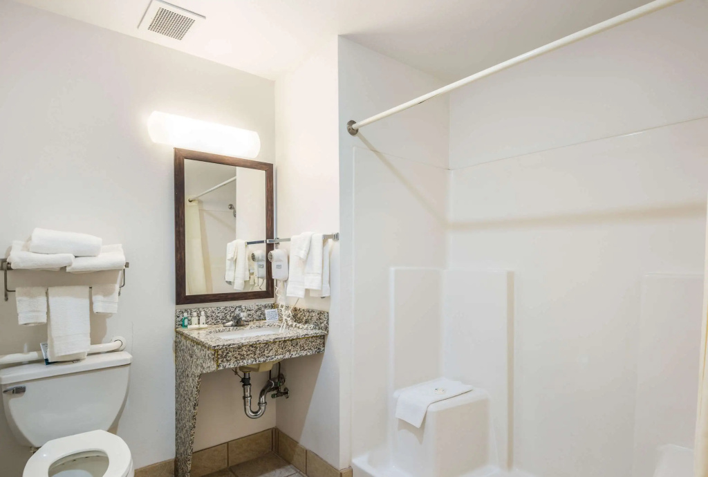 Quality Inn & Suites Eldridge Davenport North