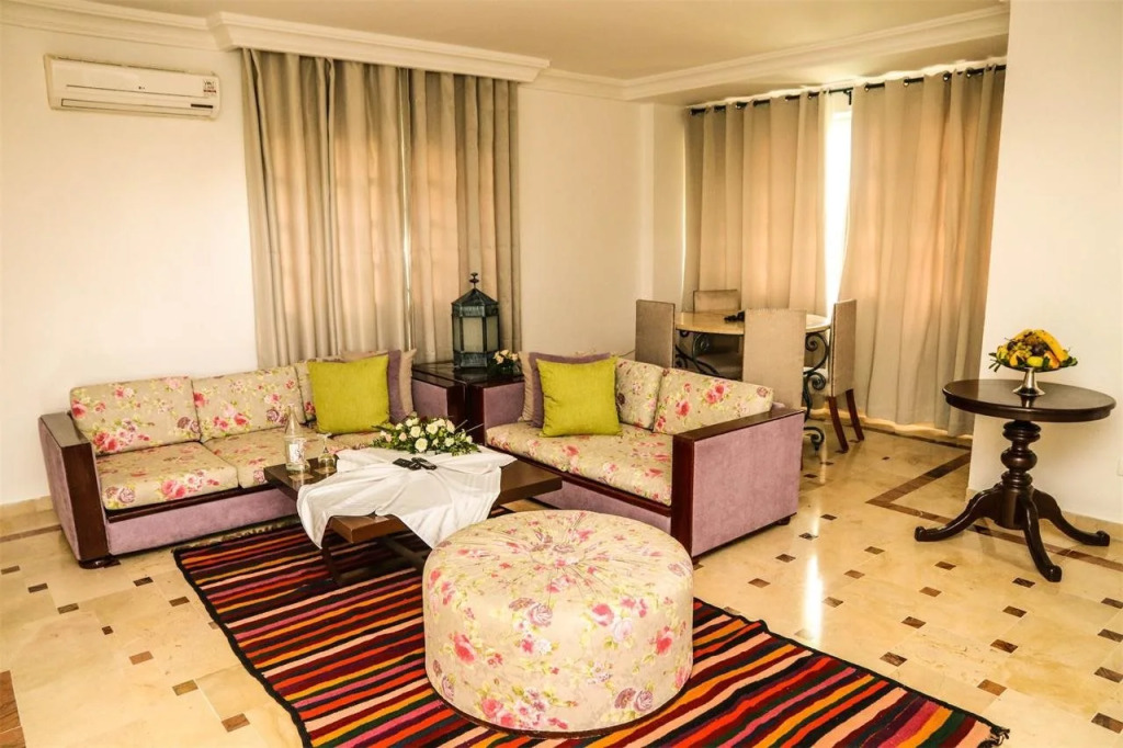 Suites Hôtel Les Charmilles & Spa