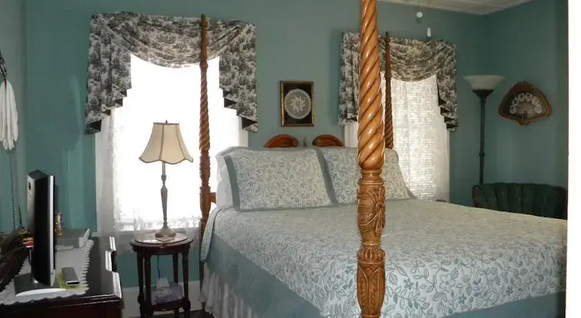 Somewhere Inn Time Bed & Breakfast