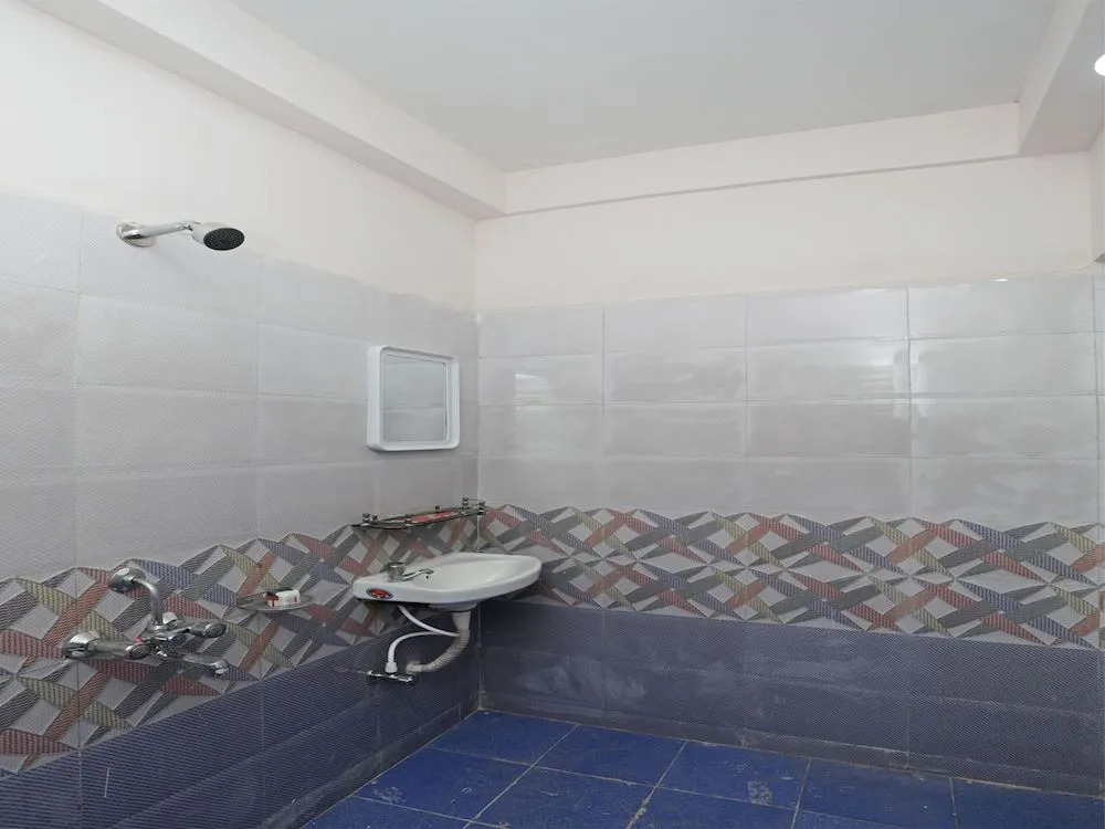 OYO 13527 Usha Residdency