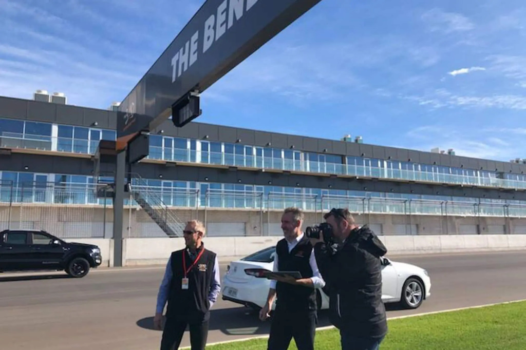 Rydges Pit Lane