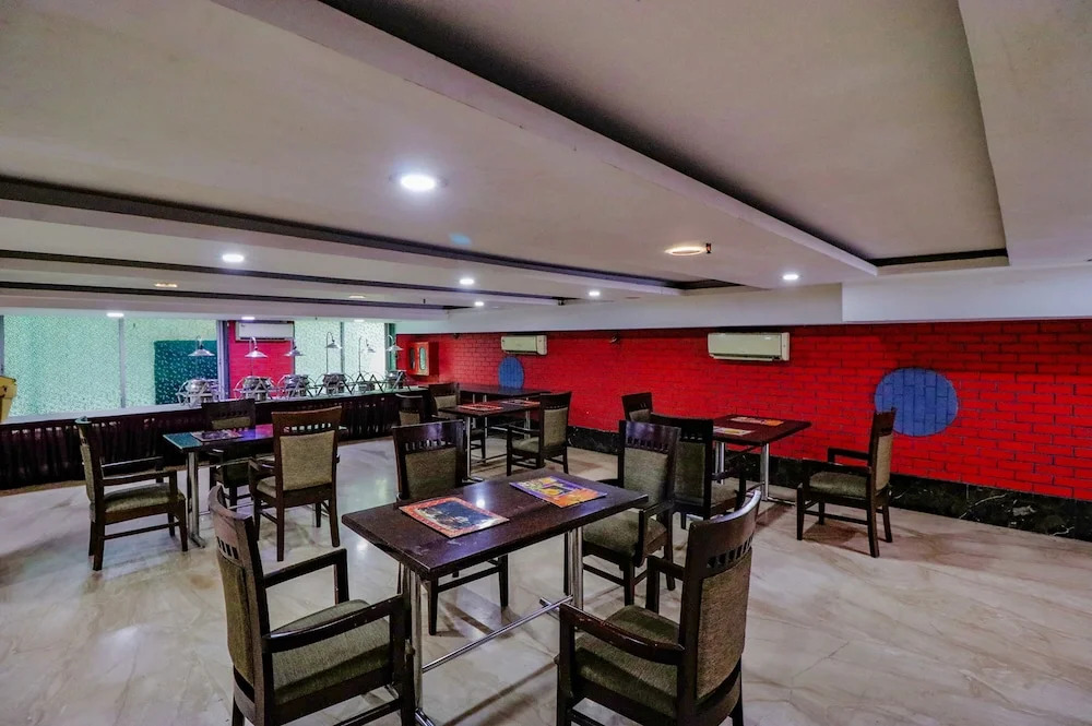 Fabhotel Admire Suites