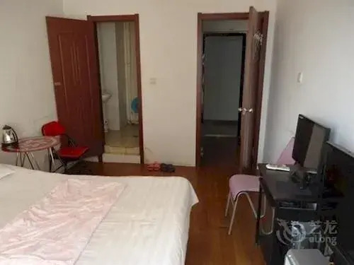 Holiday Hotel Apartment