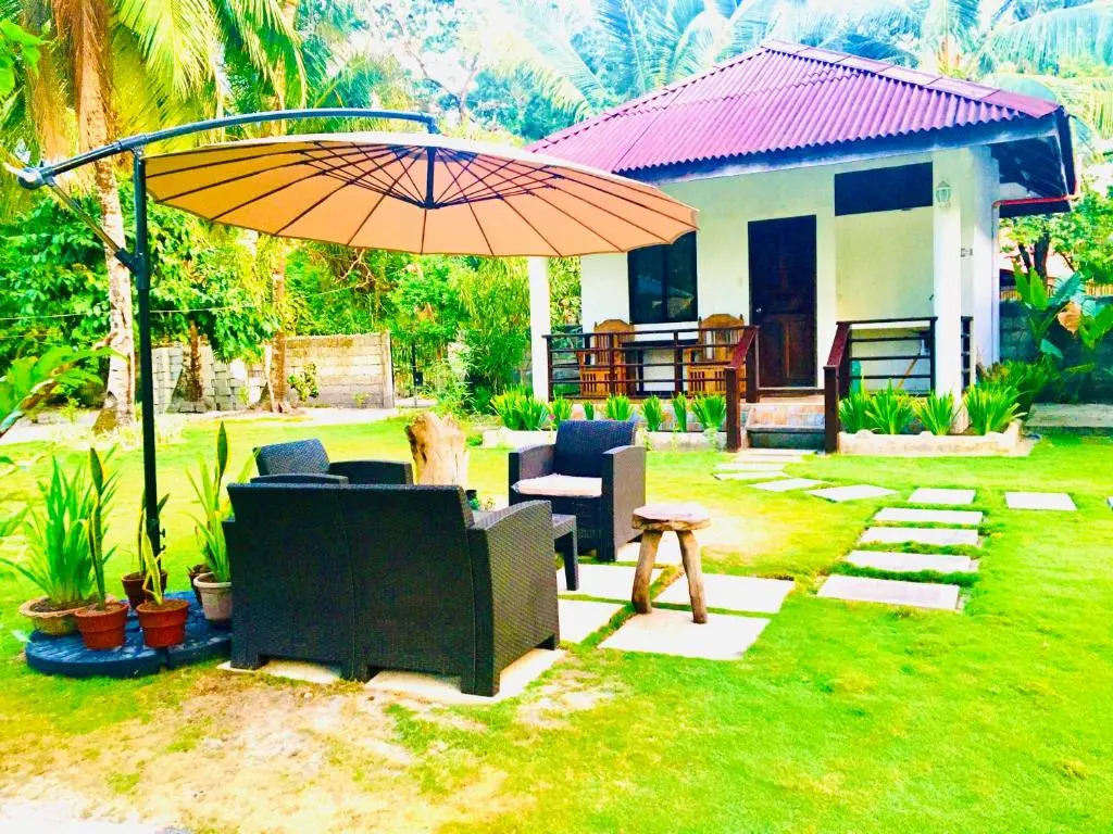 Shats Guesthouse Siargao near Beach
