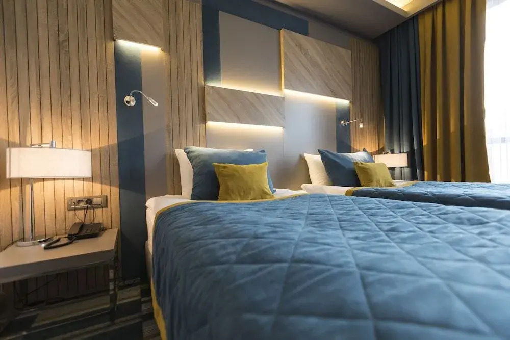 Izz Otel