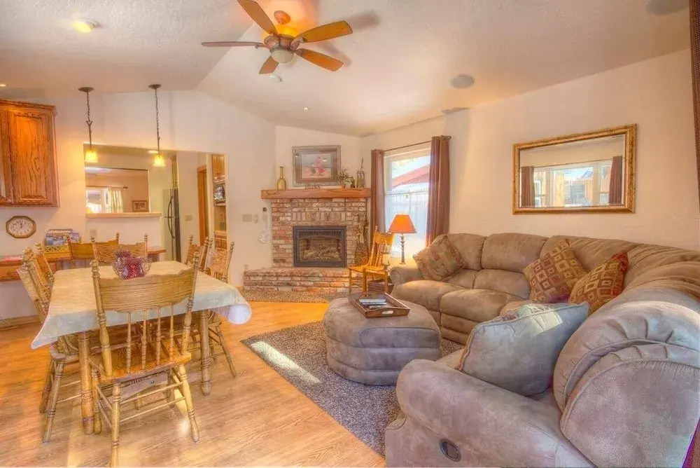 Breezy Pines Cabin 4 Bedroom Home by RedAwning