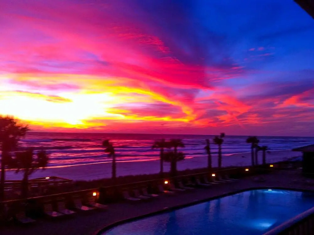Stylish Oceanfront Condo with Beach and Picnic Area Access - Unit 1706 by RedAwning