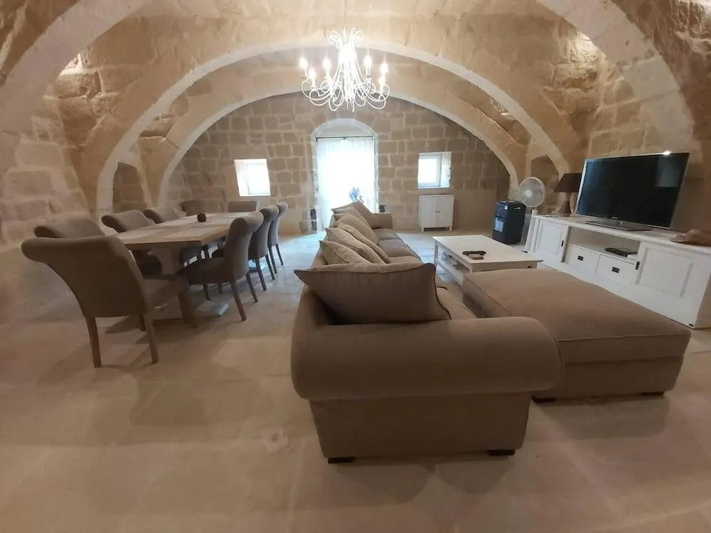 Farmhouse Villa with Large Pool and Garden in Gozo