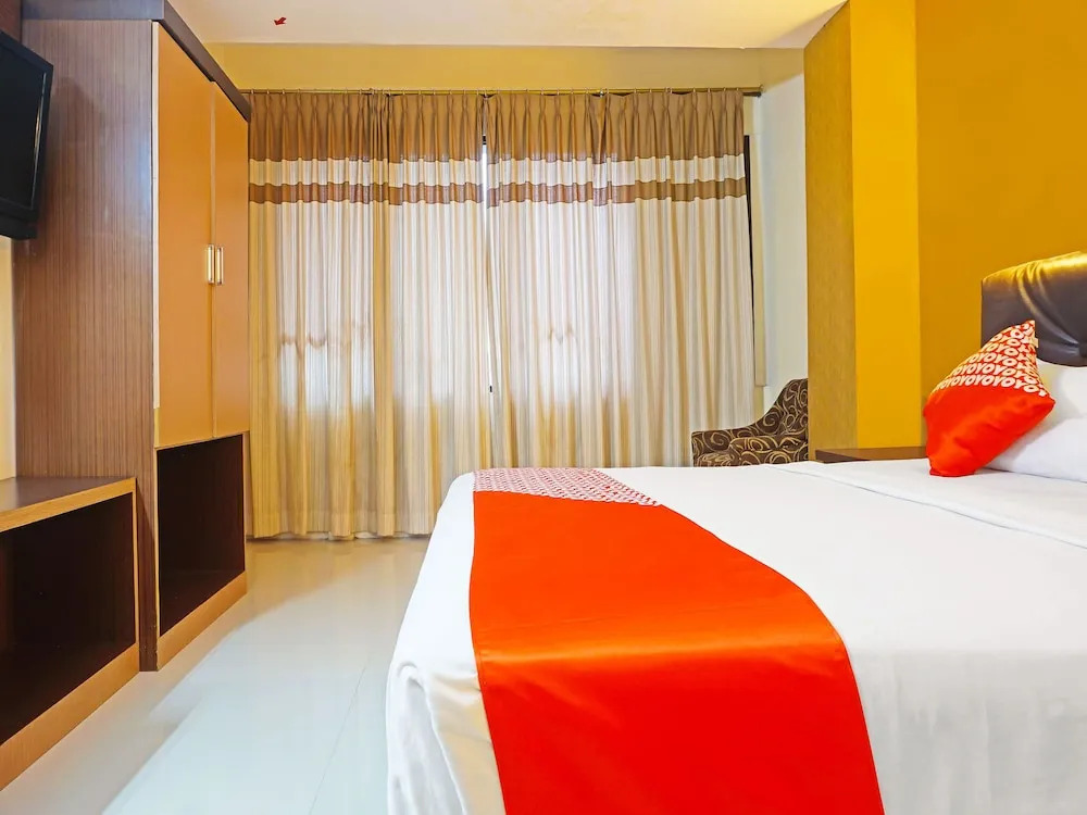 RedDoorz Plus at Grand Populer Hotel Makassar