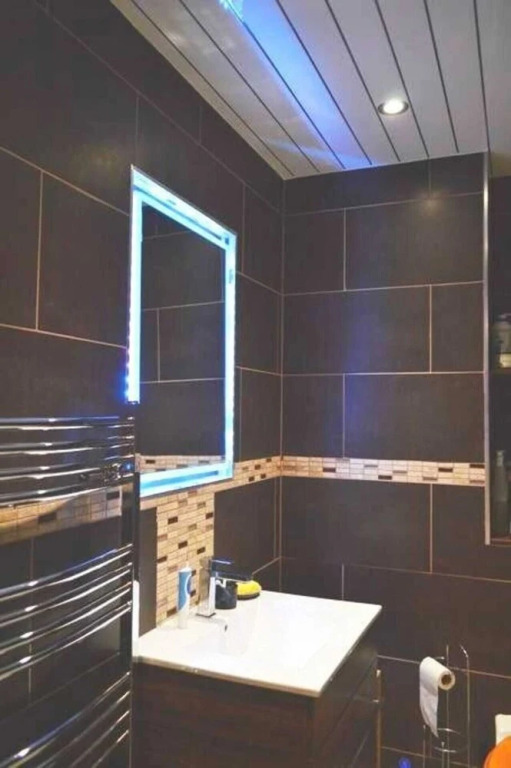 Modern 2 Bedroom Apartment Near the Sea