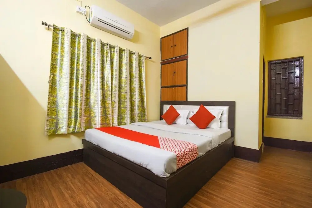 OYO 49183 Meera Guest House