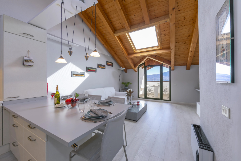 Blu Lake Apartment on Ghiffa Beach