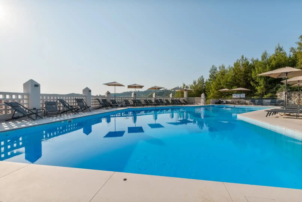 Arya Hotel