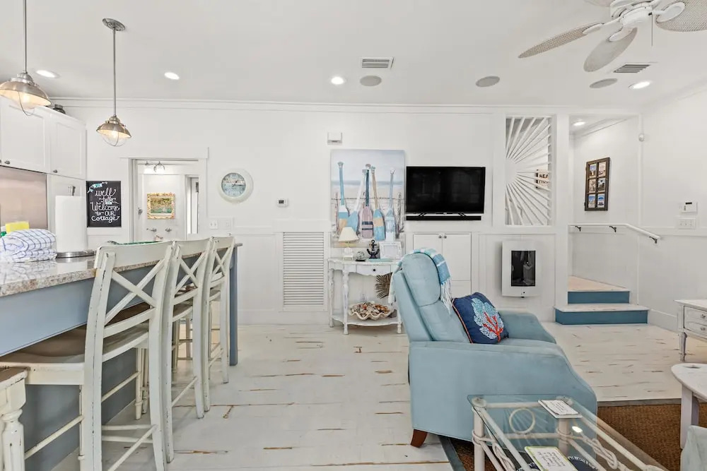 Quaint 2BR/25BA Cottage Nestled Between 30A & Panama City Beach! Sleeps 6