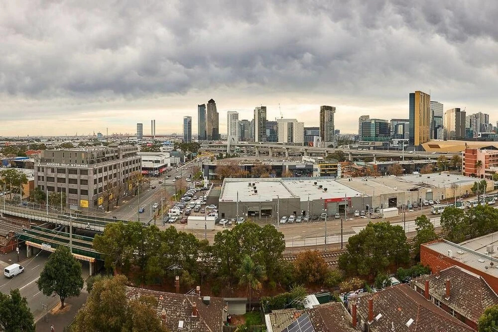 Panoramic Melbourne Views from Stylish Apartment