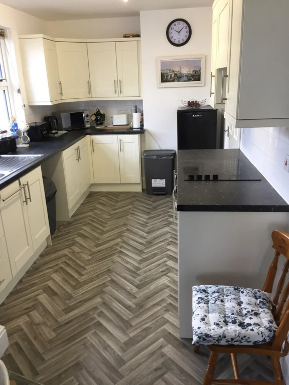Modern 2 Bedroom Apartment in Central Exmouth
