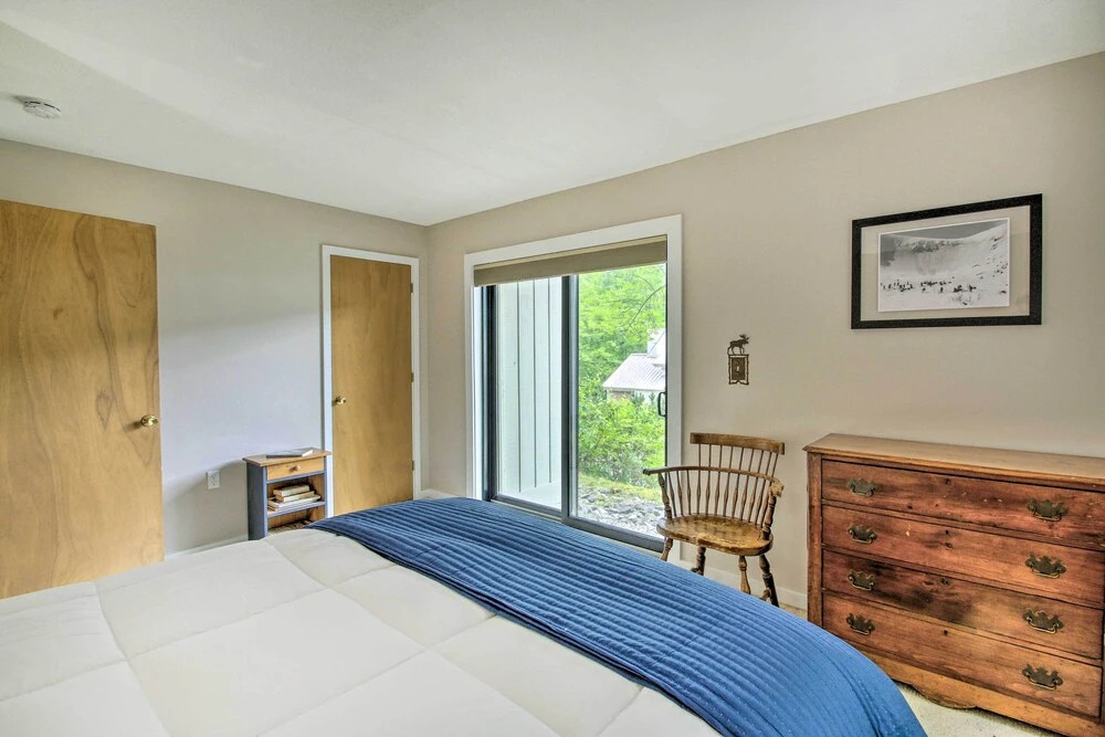 Cozy Lincoln Condo ~ 1 Mi to Loon Mountain!