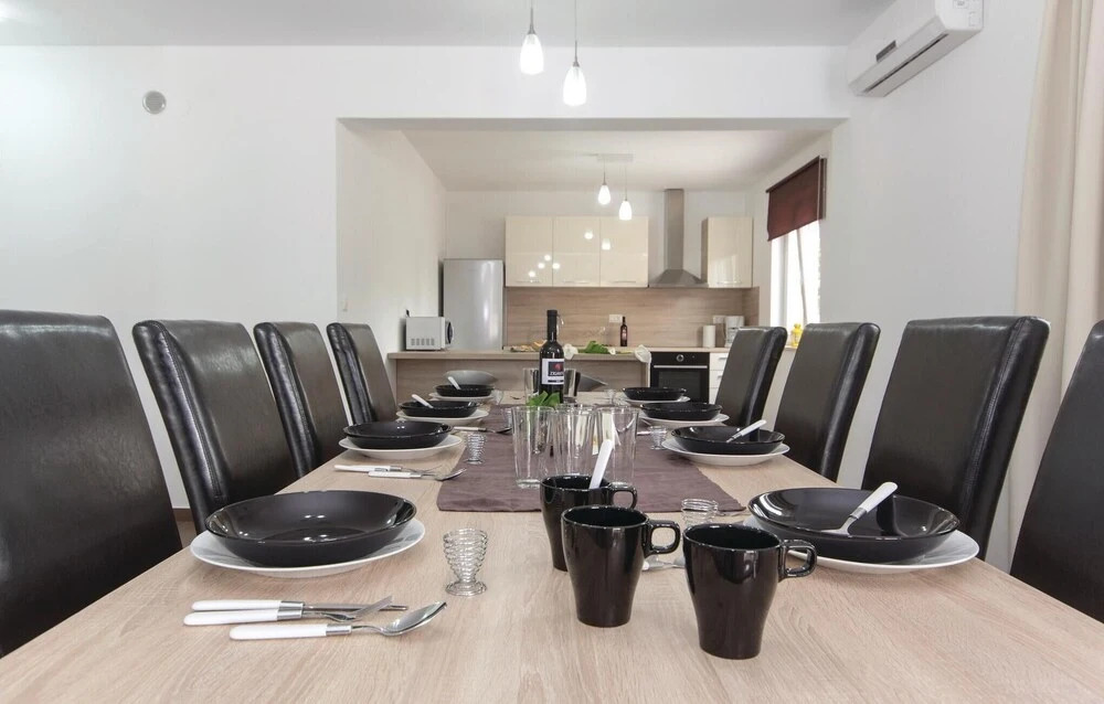 Beautiful Home in Marcana With Wifi and 4 Bedrooms