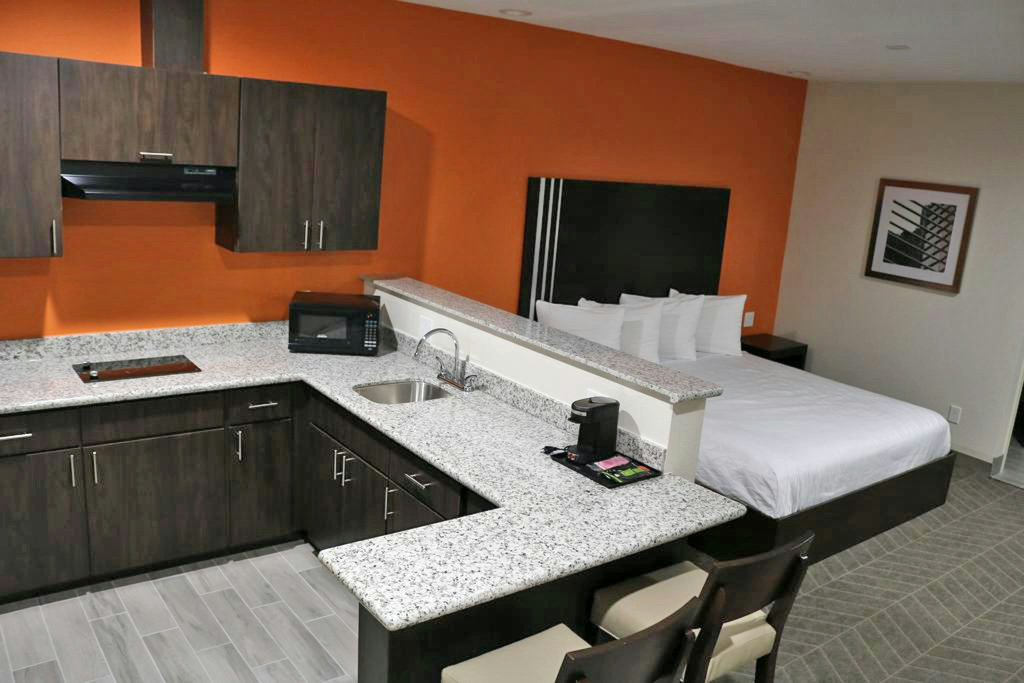 Scottish Inn & Suites - IAH Airport