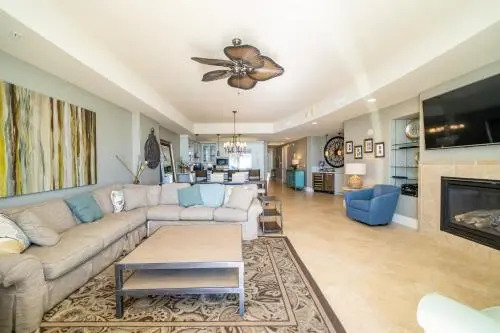 Turquoise Place Unit 404C