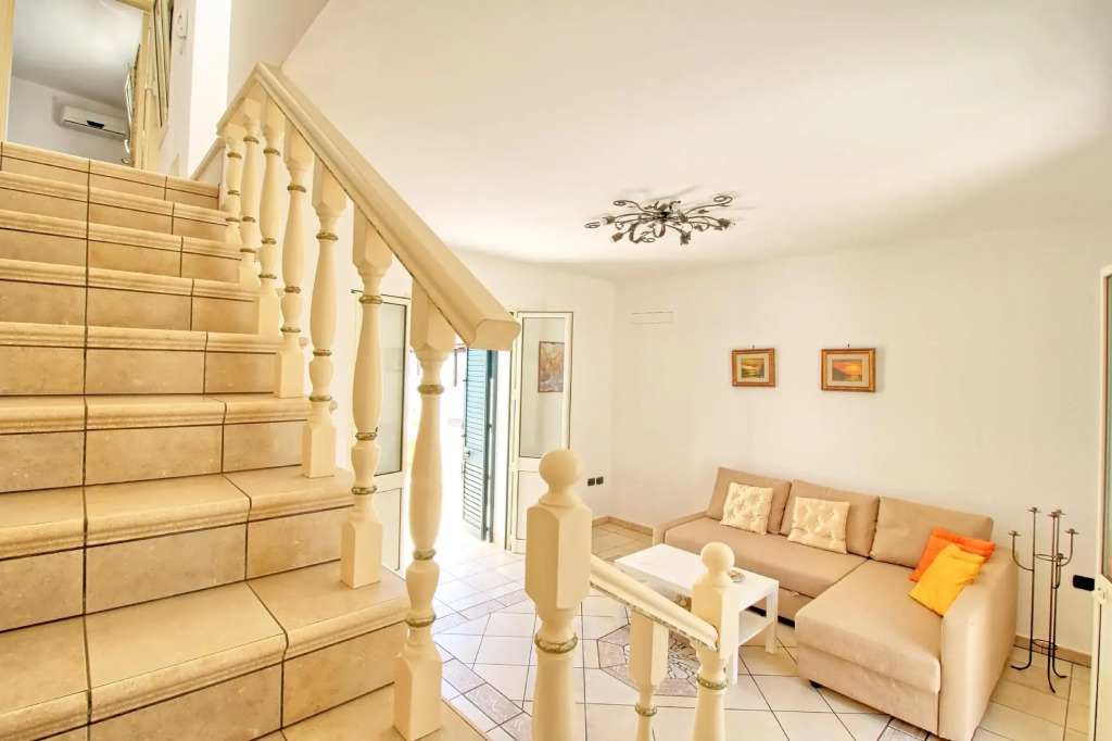 Ada Lovely House