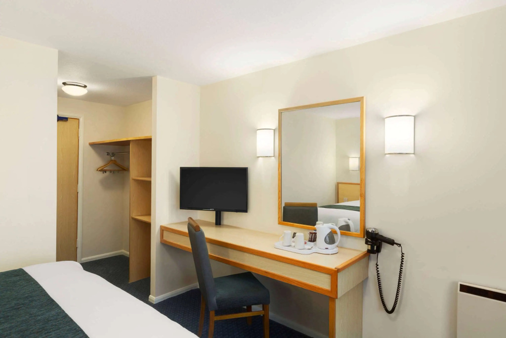 Days Inn by Wyndham Sutton Scotney South