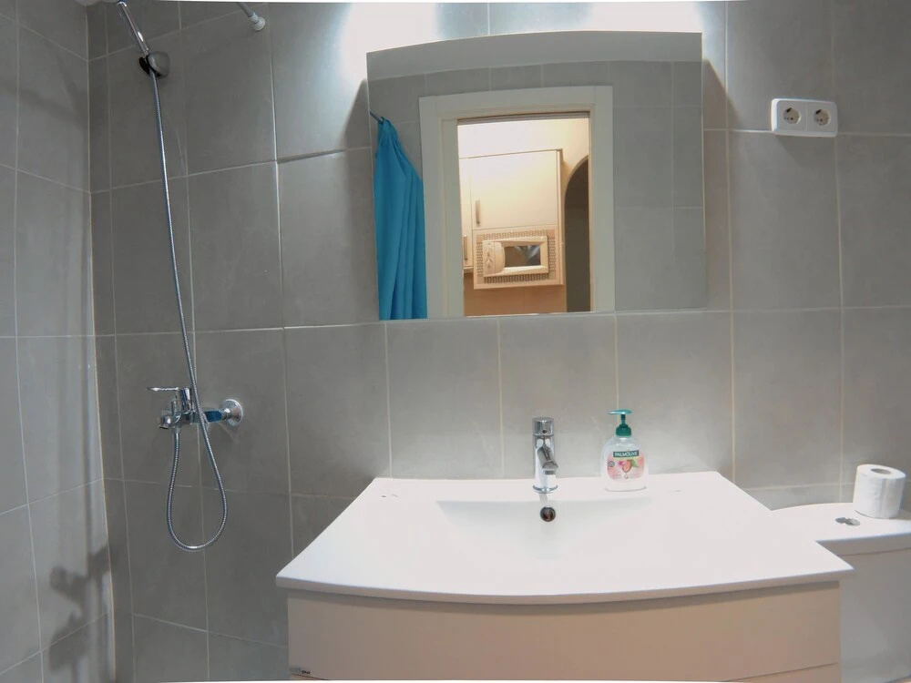 Apartamento de 2 Habitaciones a 3 Minutos de La Latina con A/C