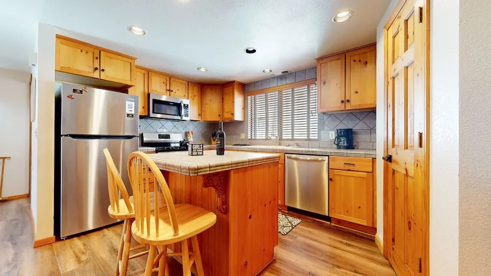 Mammoth Sierra Townhomes #18 2 Bedroom Condo by RedAwning