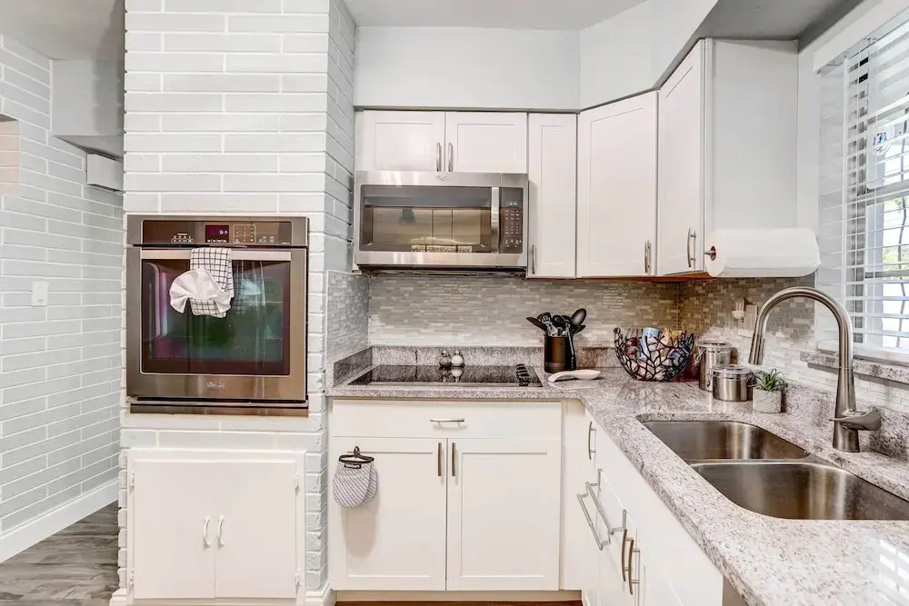 Remodeled St Petersburg Retreat w/ Hot Tub!