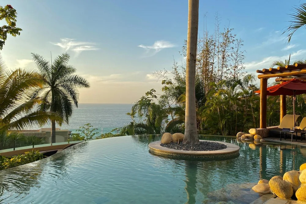 Beachfront Dream Retreat With Pool, Tennis & gym Access - Washer/dryer, AC