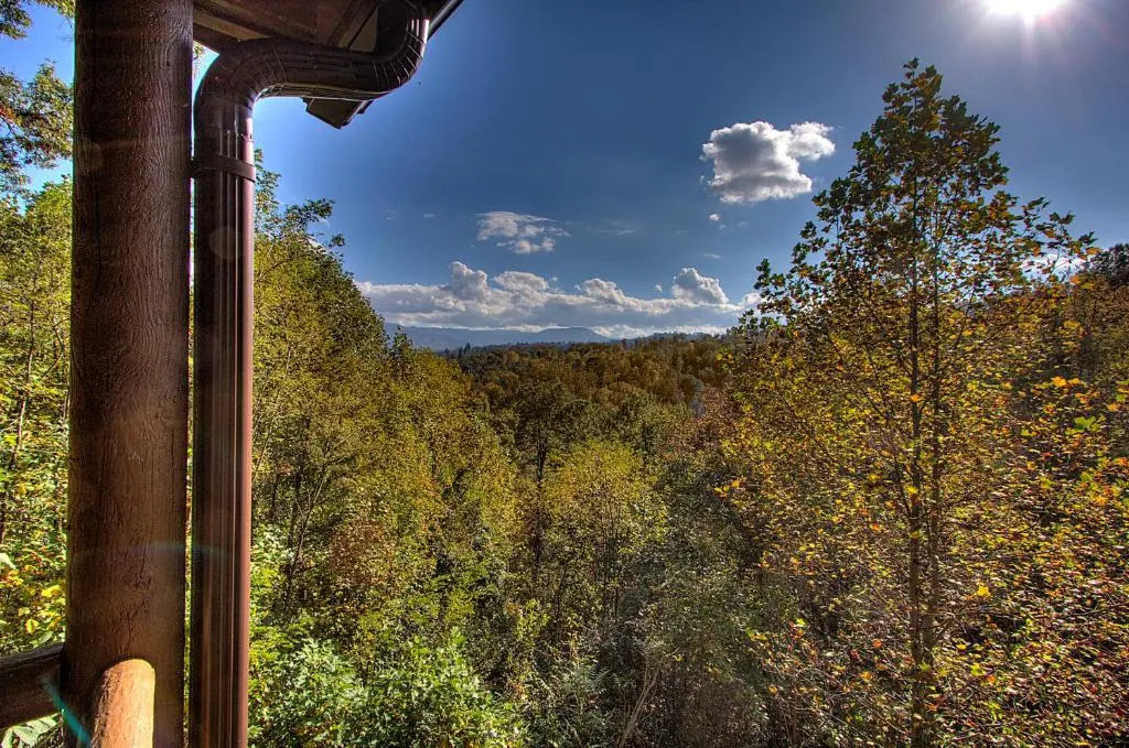 Rustic 4/2 Log Cabin with Lovely Views! Sleeps 8!