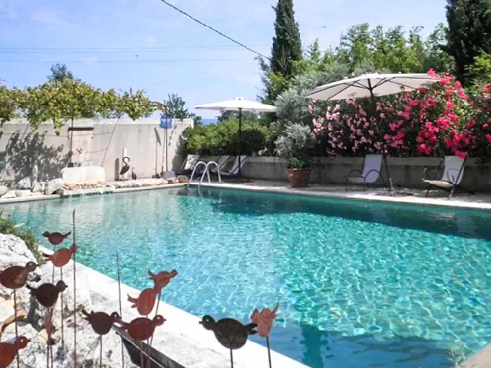 House With 2 Bedrooms in Oppède, With Wonderful Mountain View, Pool Ac