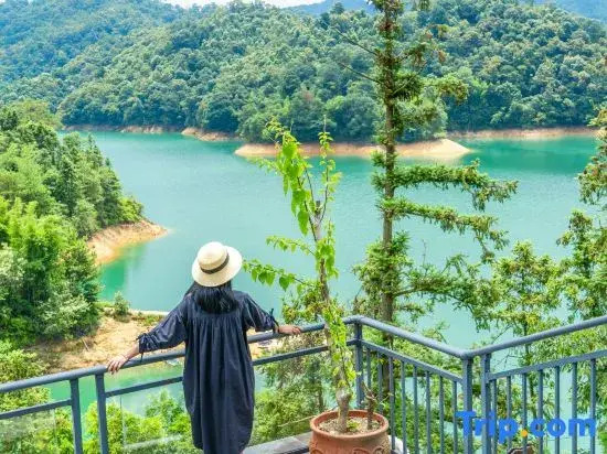 Guangzhou Congshe Huanglong Mountain Fangye Luxury Homestay