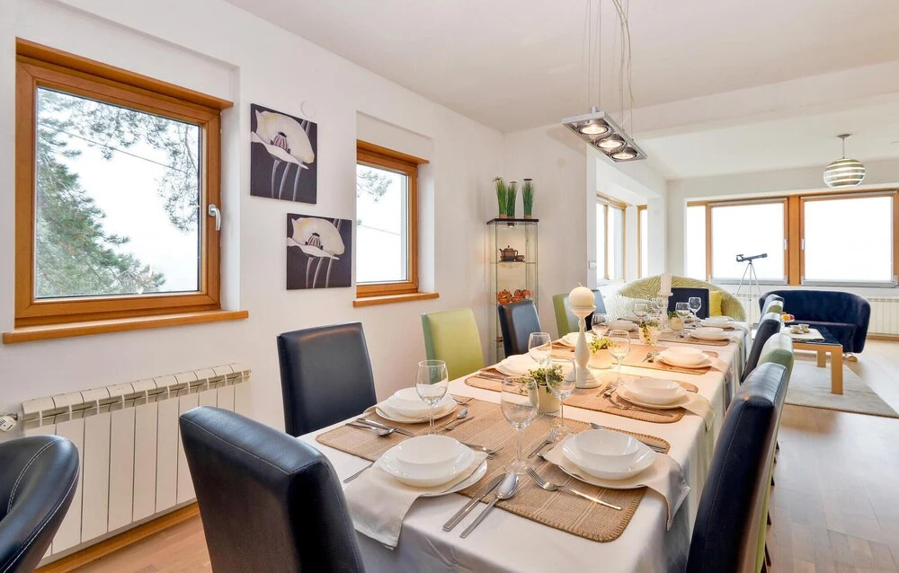Nice Home in Zagreb With 6 Bedrooms and Wifi