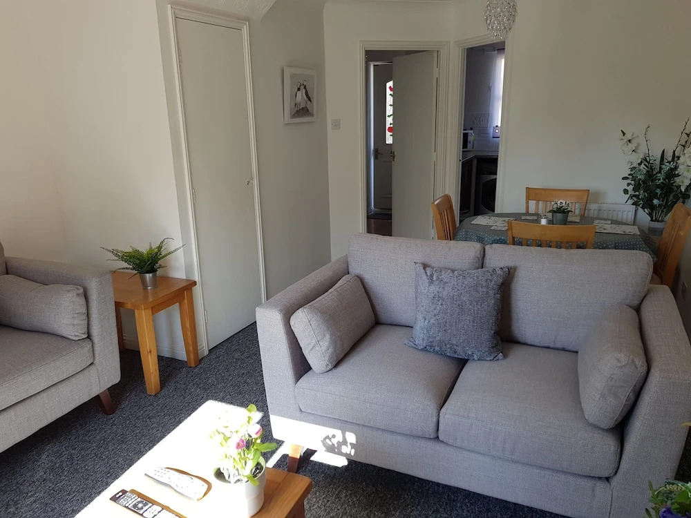 Charming 2-bed House in Torquay