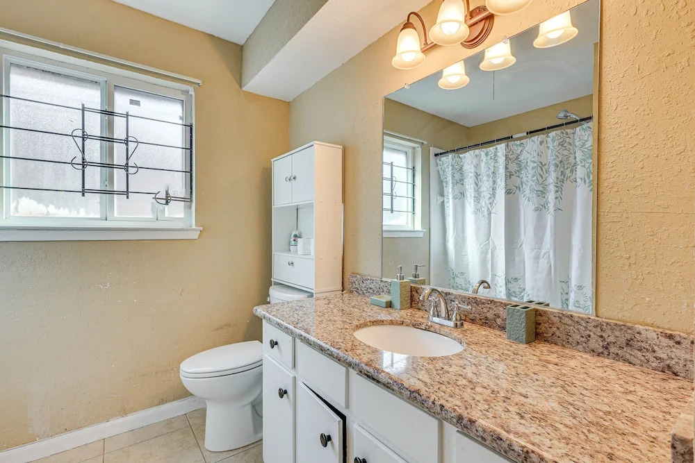 Quiet Houston Home w/ Porch - Near Park & Trails!