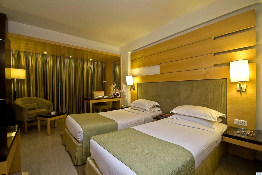 Peninsula Grand