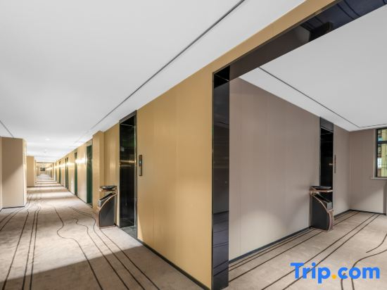LeFull Apart‘Hotel