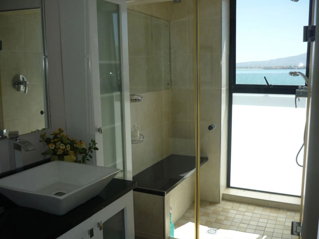 185 on BEACH Boutique Suites
