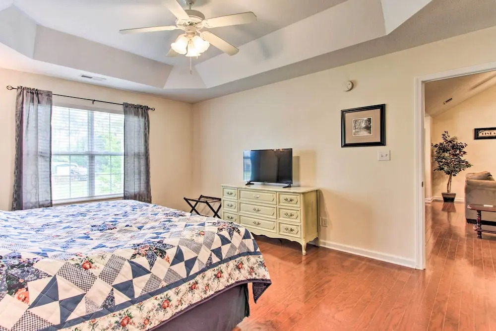 Home w/ Community Pool - 2 Miles to The Island!