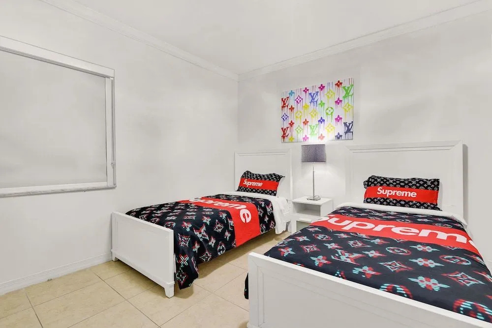 "Fantastic House 5min to Brickell w/ Pool & Tub".