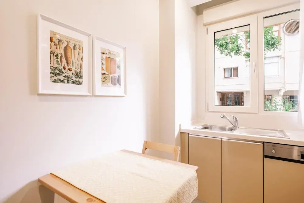 Spacious Flat 3 min to Coast and Bagdat Avenue