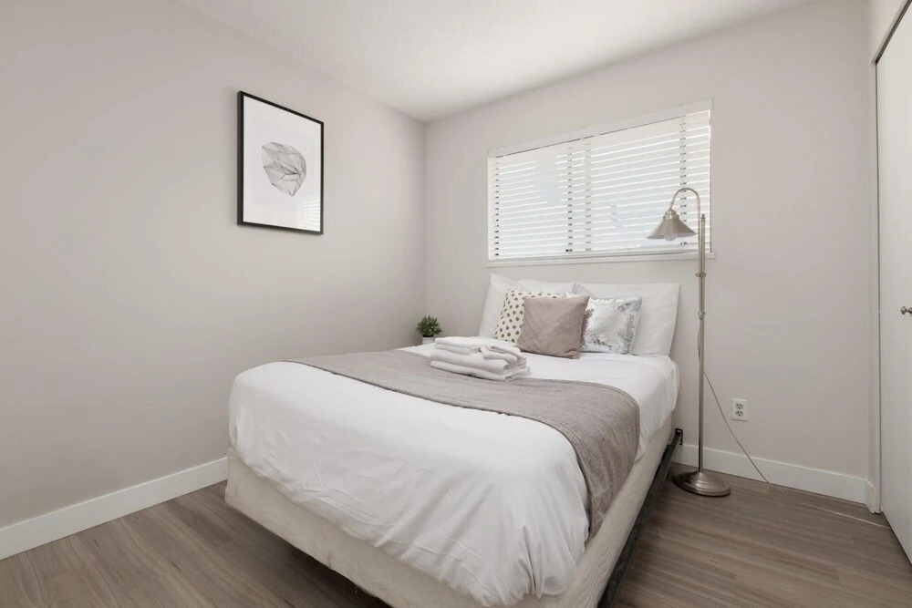 Huge 4 Bedroom Upper Suite