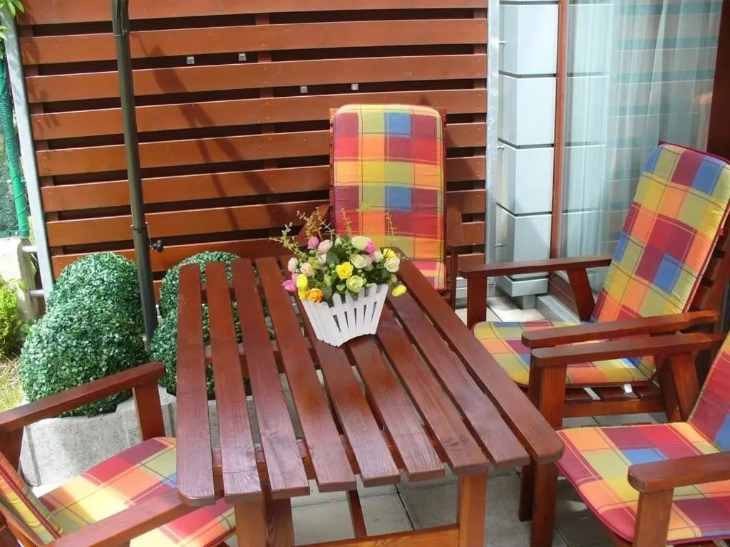 Garden apartment with garage in central Prague